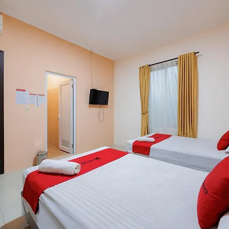 RedDoorz near Siloam Karawaci 3-3